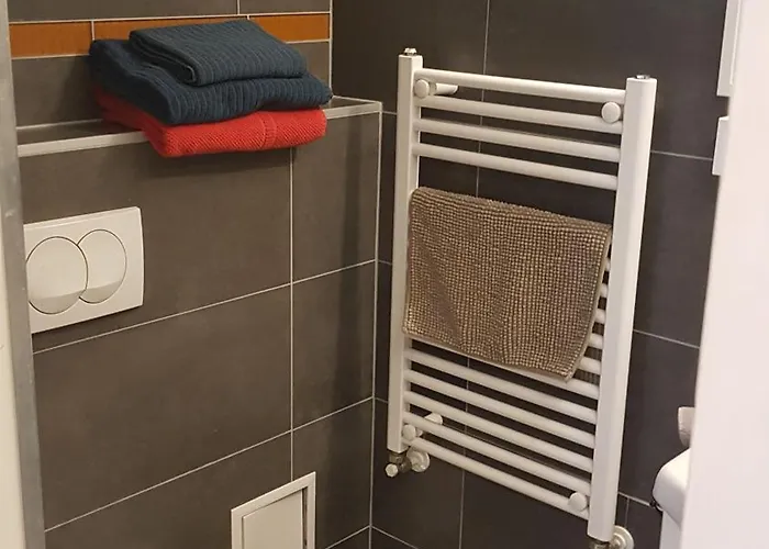 Economy Hollo Apartments