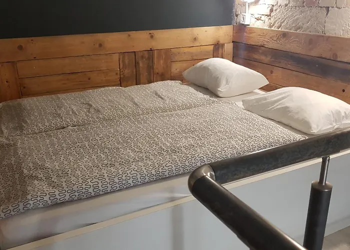 Economy Hollo Apartments